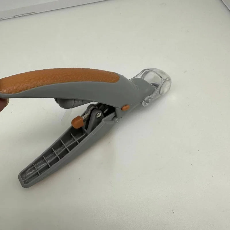 Pet cat and dog nail clippers with LED light, polishing and cleaning supplies