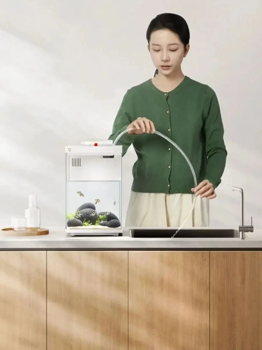 Xiaomi Mijia Smart Desktop Aquarium 10L with app-controlled feeding and filtration, featuring clear glass and modern design.